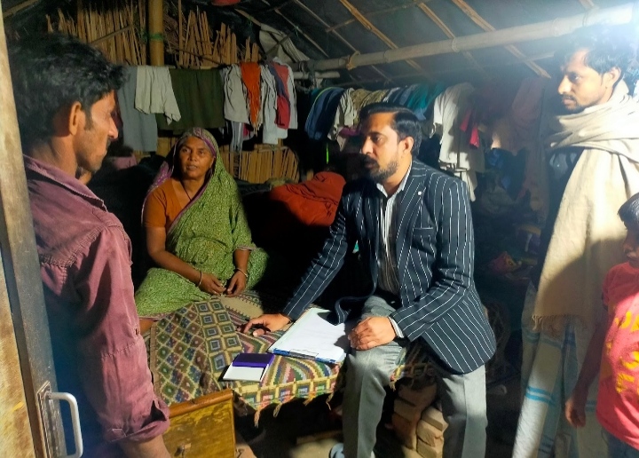 पीड़ितों के परिवारों से मिलने उनके घर पर सांझा एक्शन फाउंडेशन की टीम